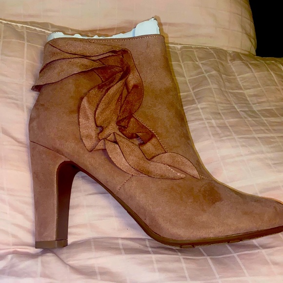 Fergalicious by fergie - Picture 1 of 4